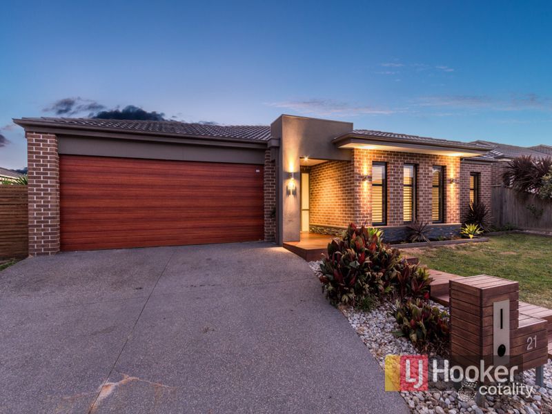 21 Flash Dan Dr, Cranbourne East, VIC 3977