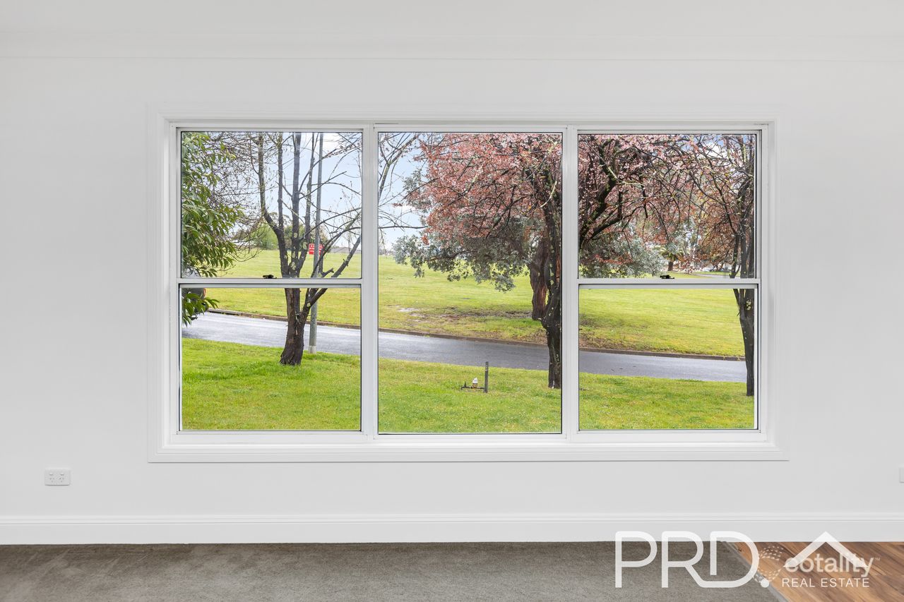 8 Banksia Cres, Tumut, NSW 2720