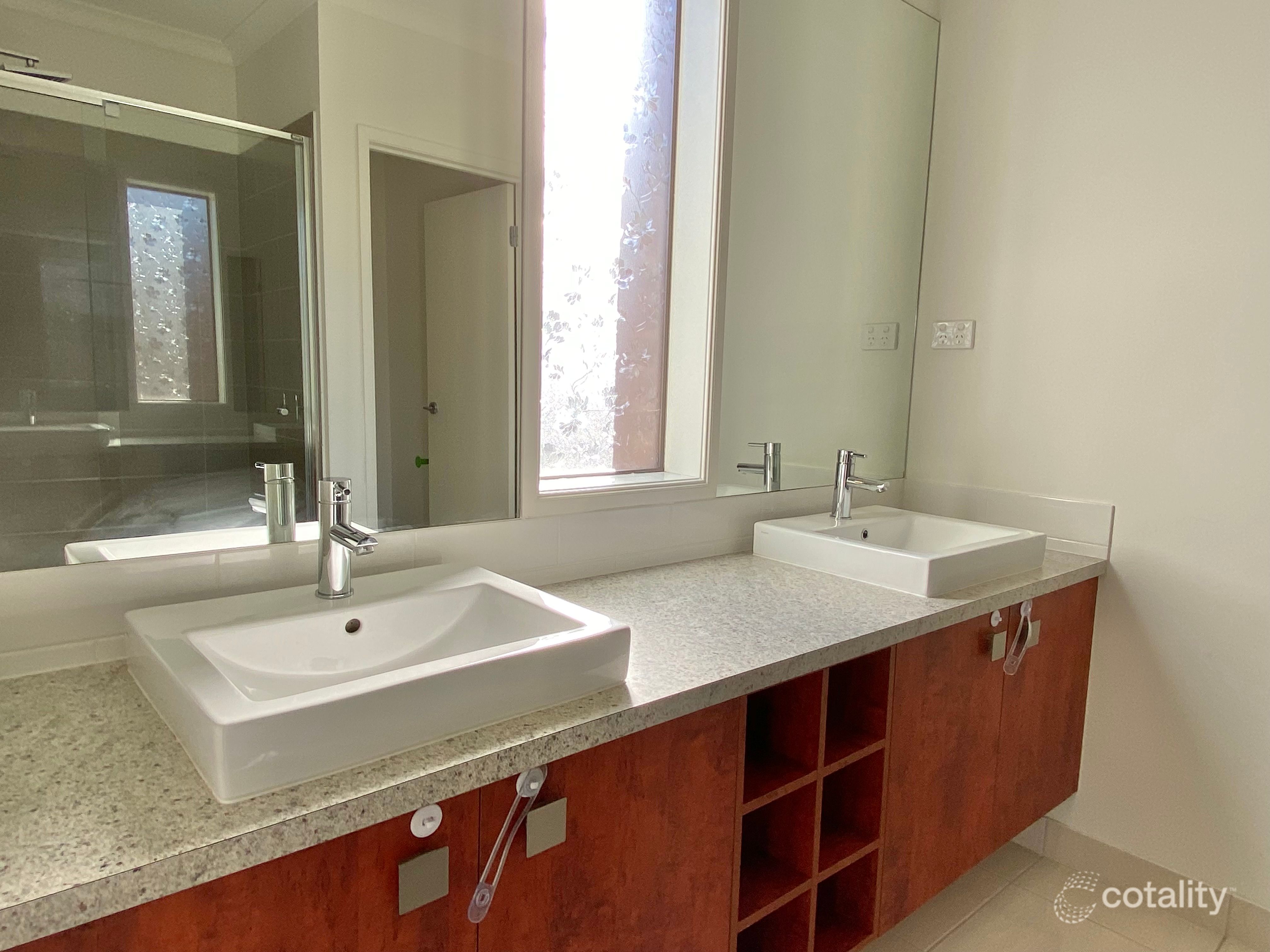 5 Swiss Way, Manor Lakes, VIC 3024