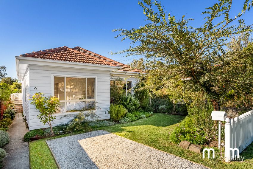 9 Woonona Pde, Woonona, NSW 2517