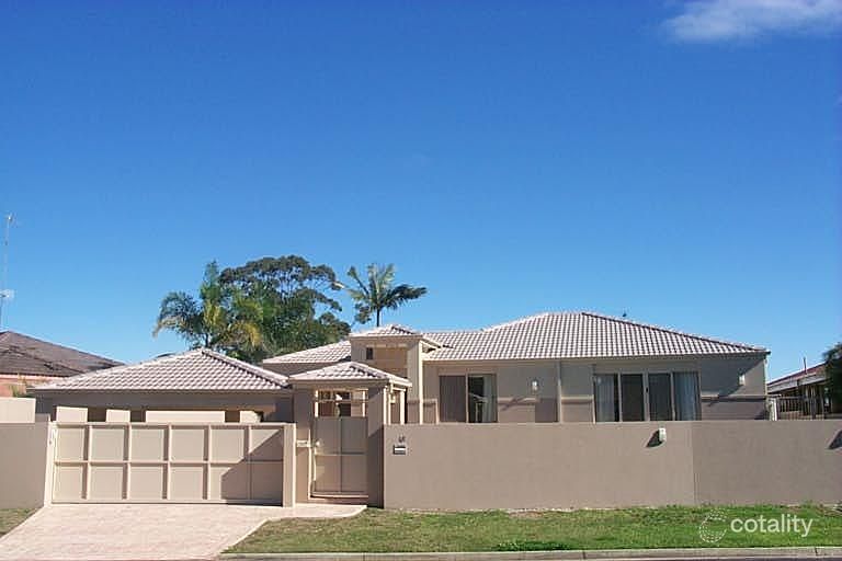 18 River Cres, Broadbeach Waters, QLD 4218