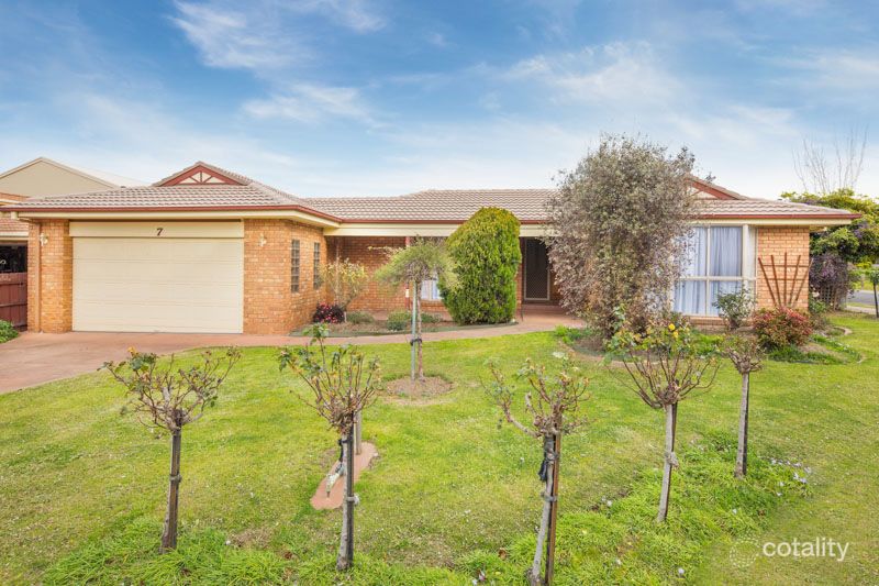 7 Lachlan Ct, Sunbury, VIC 3429