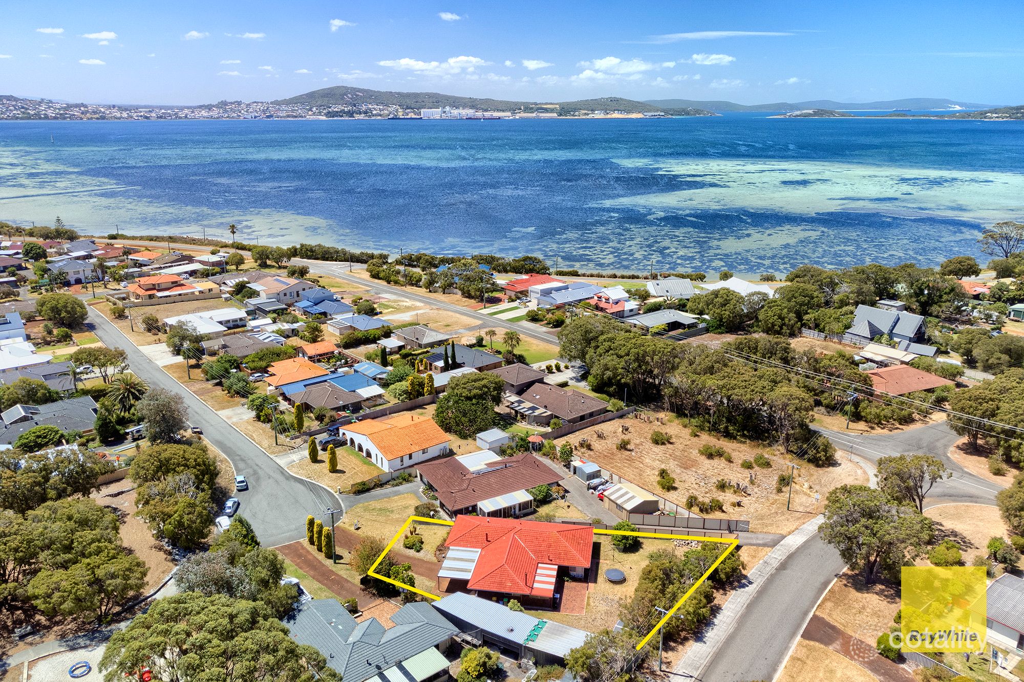 17 Bundara Cl, Little Grove, WA 6330