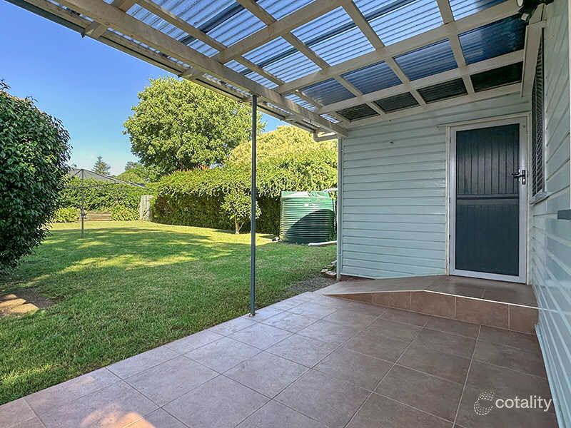 18 Curzon St, Mount Lofty, QLD 4350