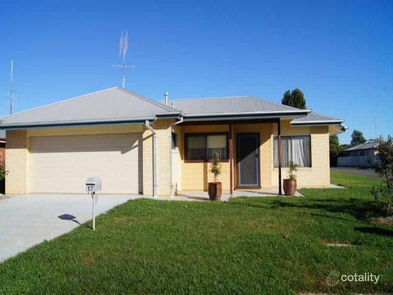 17 Anderson St, Finley, NSW 2713