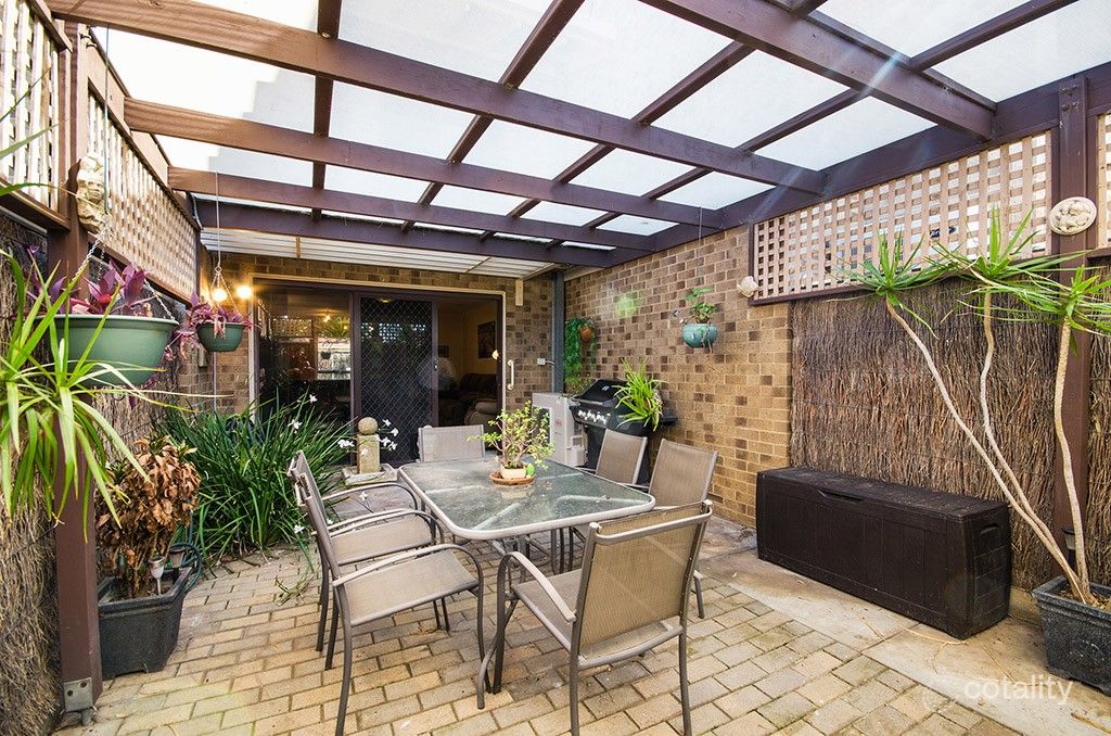 8 Sportsmans Dr, West Lakes, SA 5021