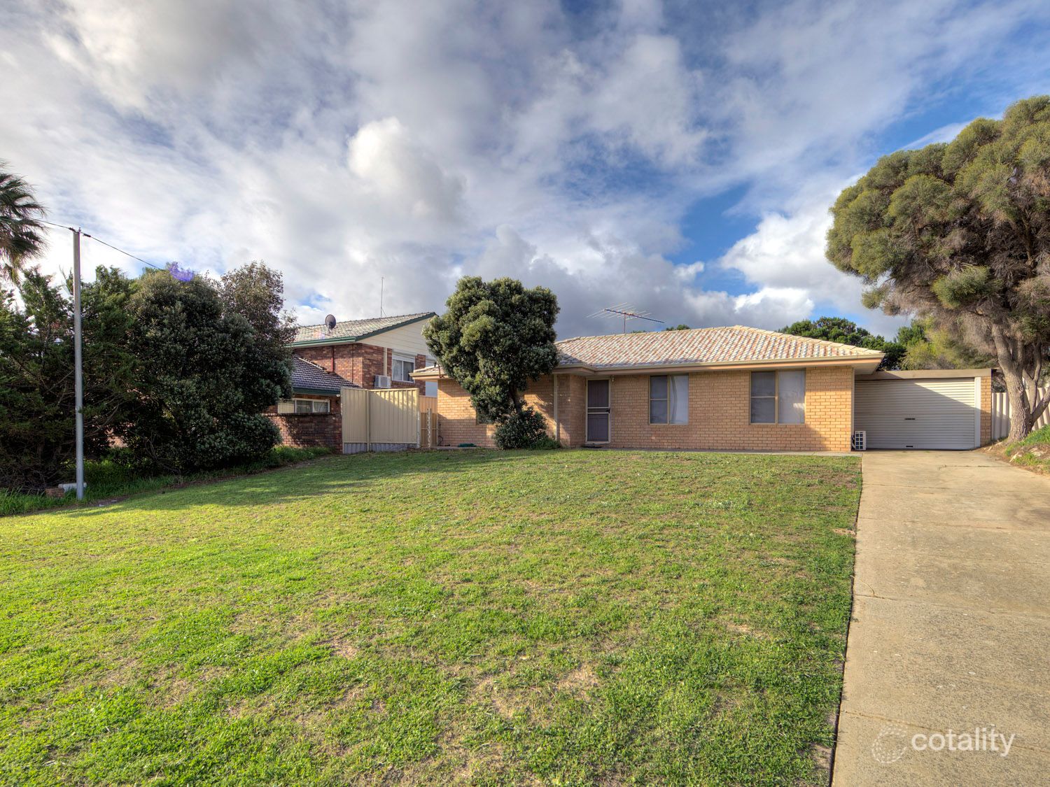 114 Lagoon Dr, Yanchep, WA 6035