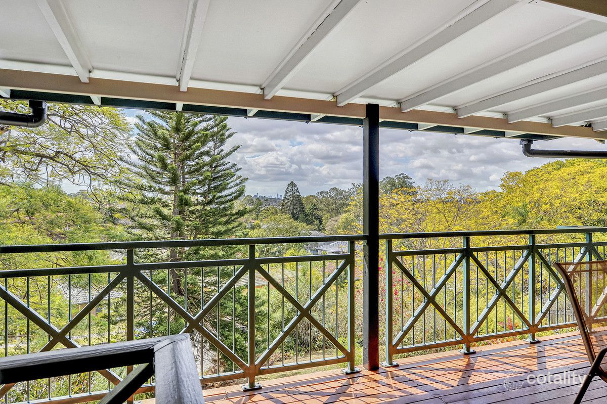 4 Burke Ct, Mount Ommaney, QLD 4074