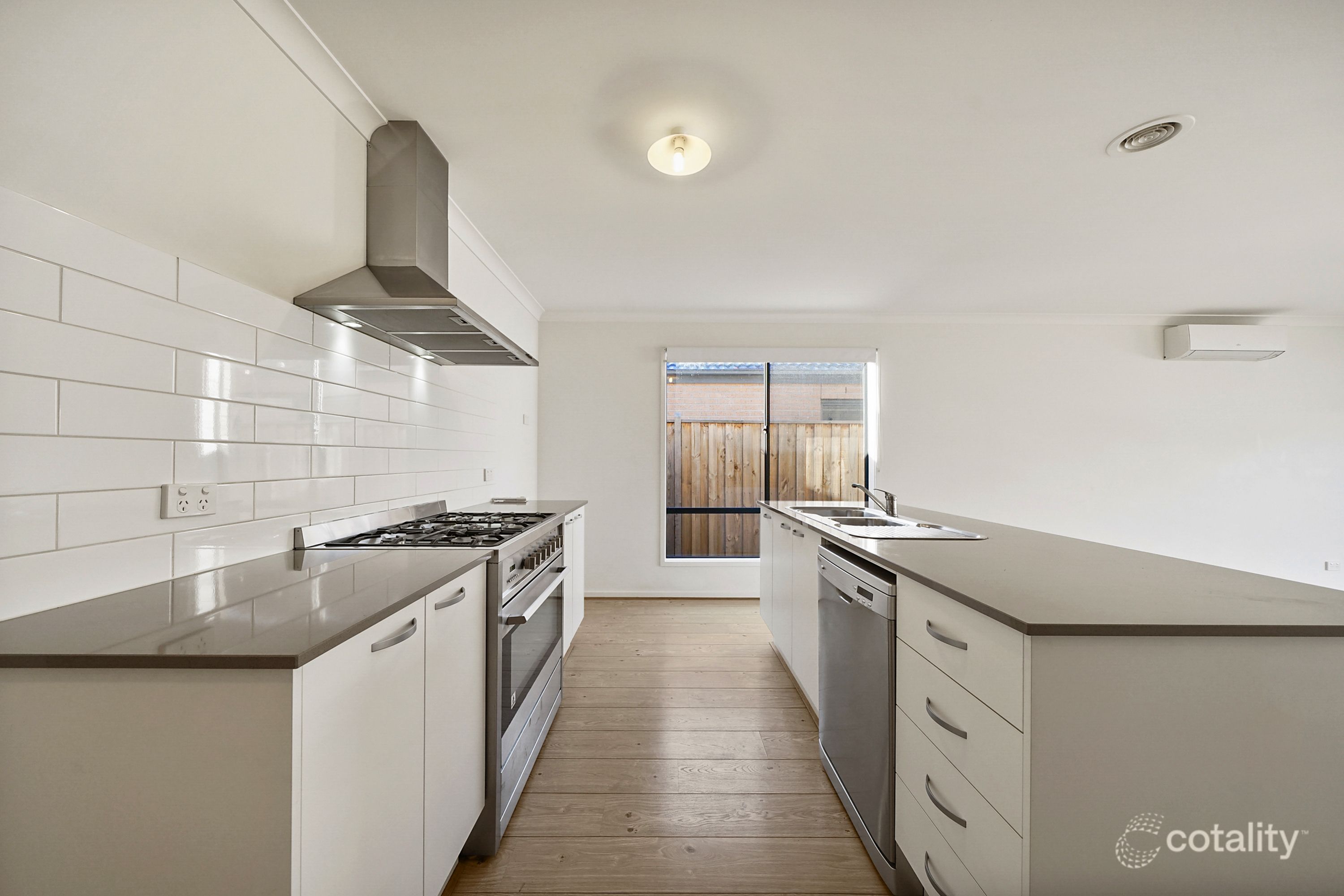 29 Elmsford Cres, Cranbourne West, VIC 3977