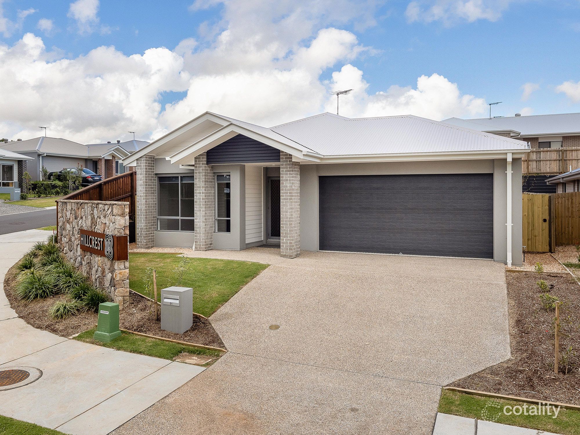 51 Spruce Cct, Hillcrest, QLD 4118