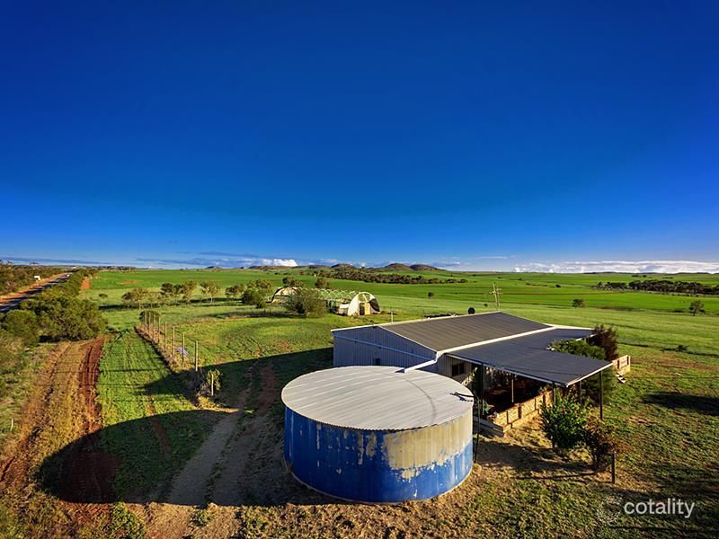 1 Teakle Rd, Bowes, WA 6535