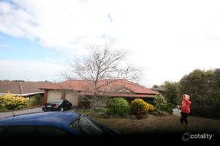 27 Coorabie Cres, Hallett Cove, SA 5158