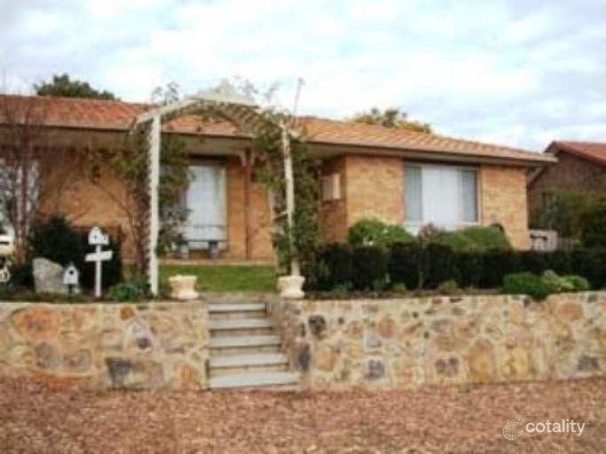 4 Bainbridge Cl, Chisholm, ACT 2905