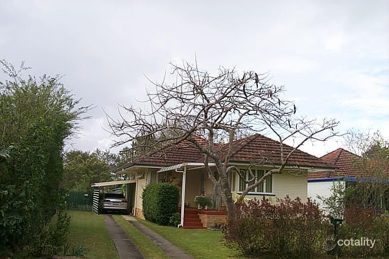 15 Allamanda St, Fairfield, QLD 4103