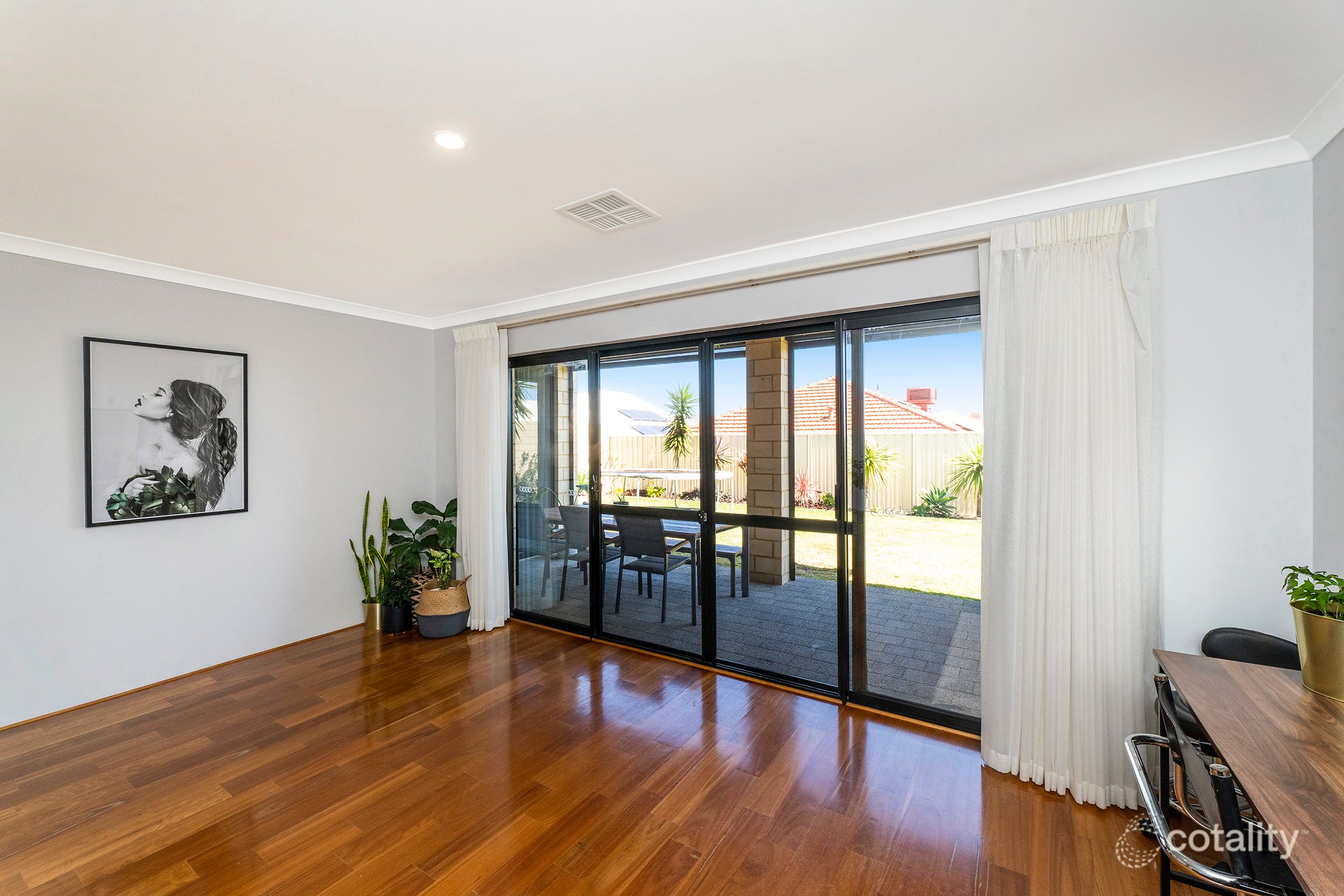 4 Seaview Pl, Wannanup, WA 6210