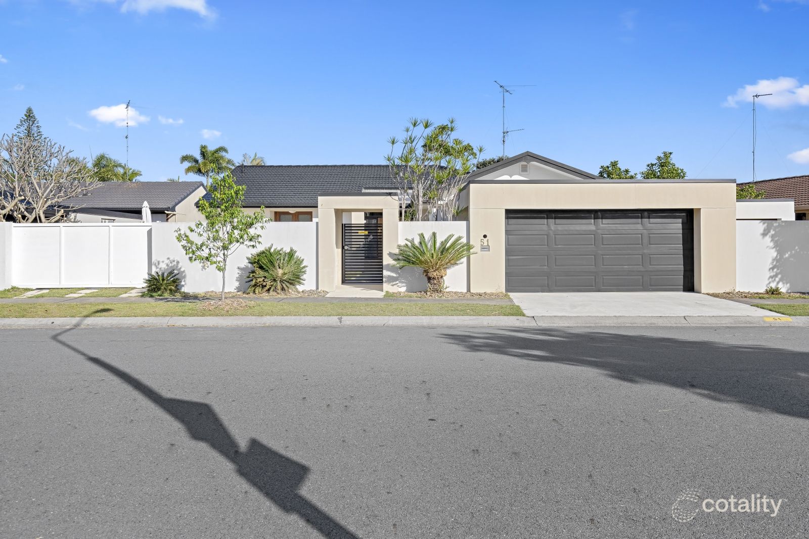 51 Arcadia Dr, Mermaid Waters, QLD 4218