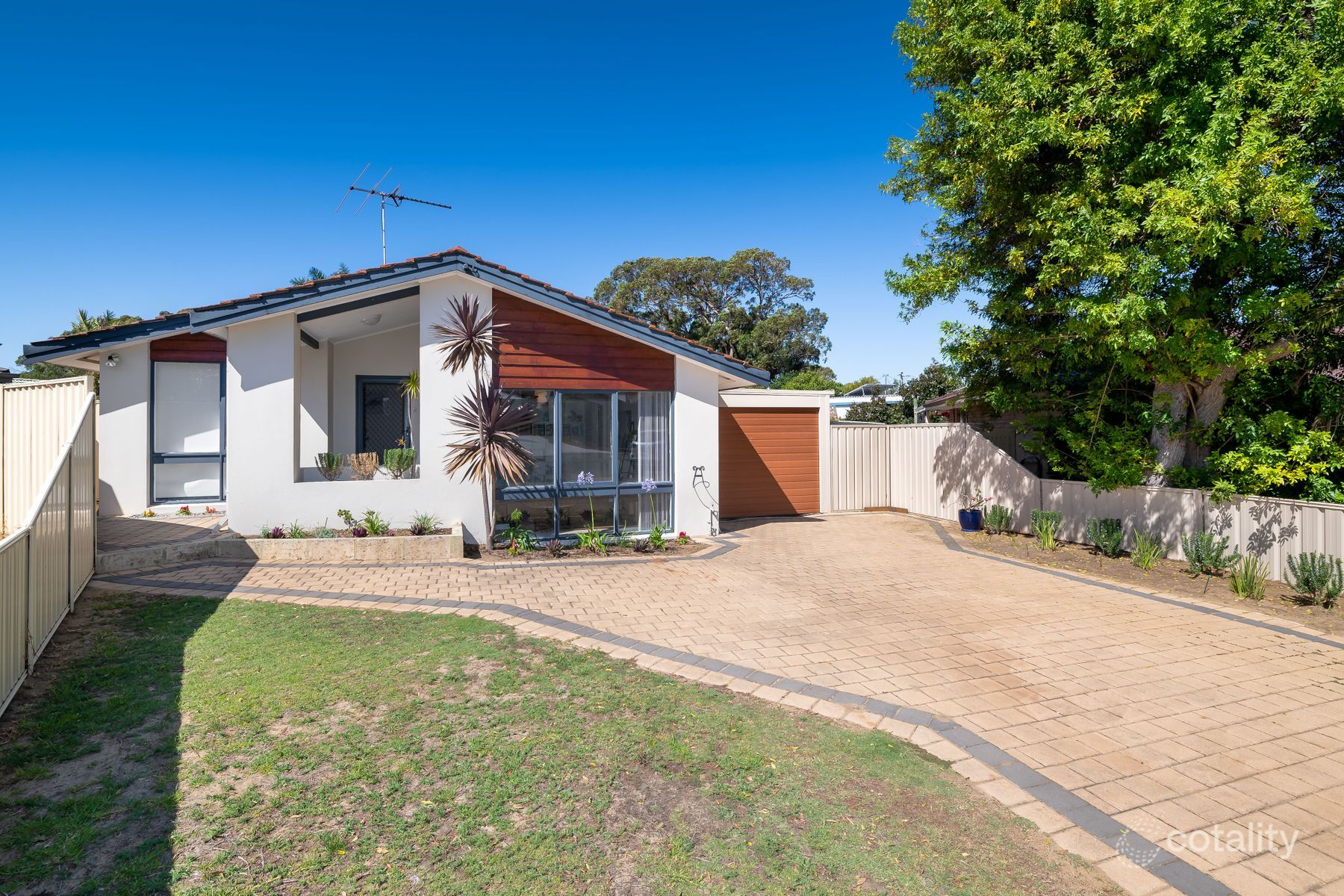 10 Tarrant Pl, Padbury, WA 6025
