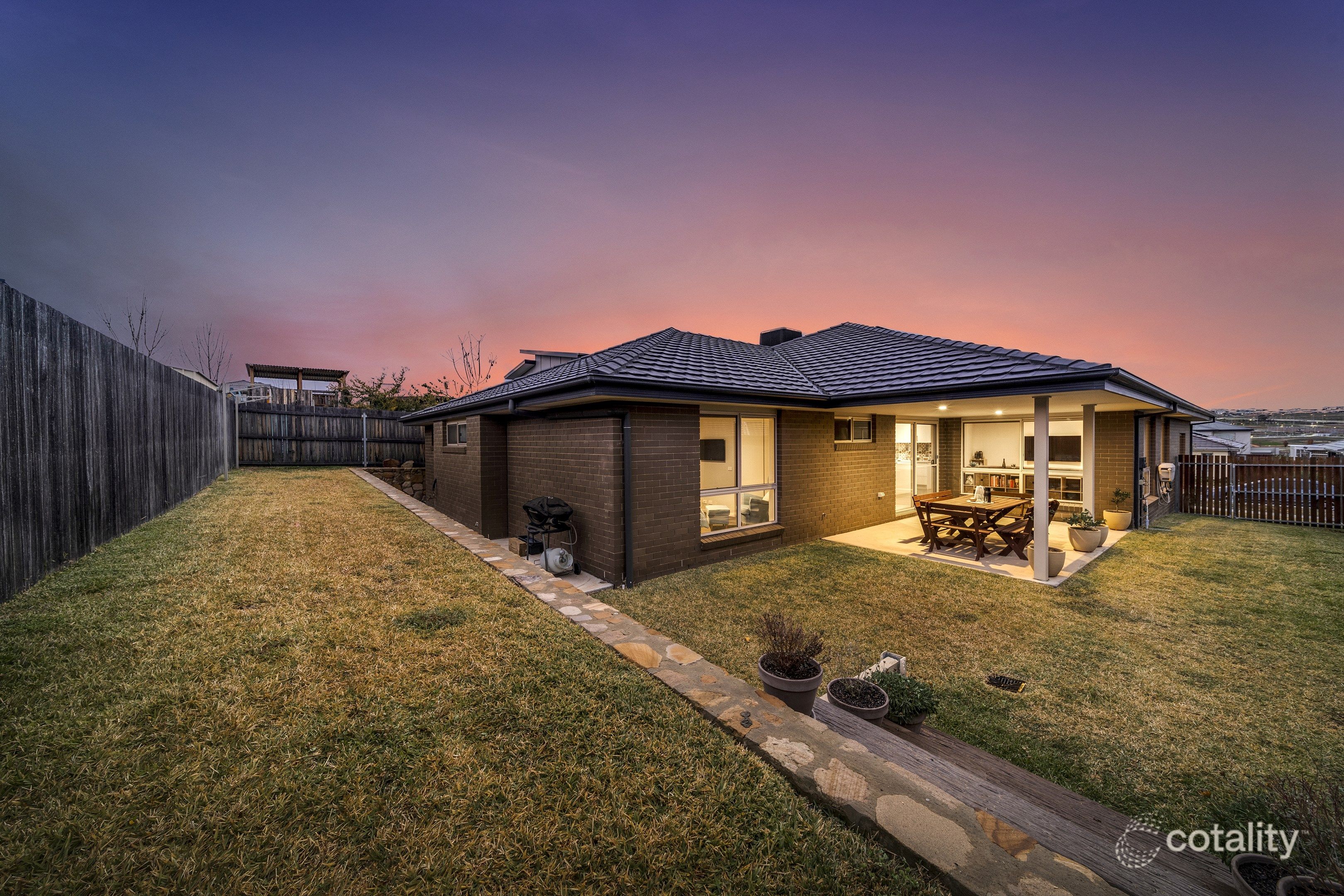 6 Redshaw St, Coombs, ACT 2611