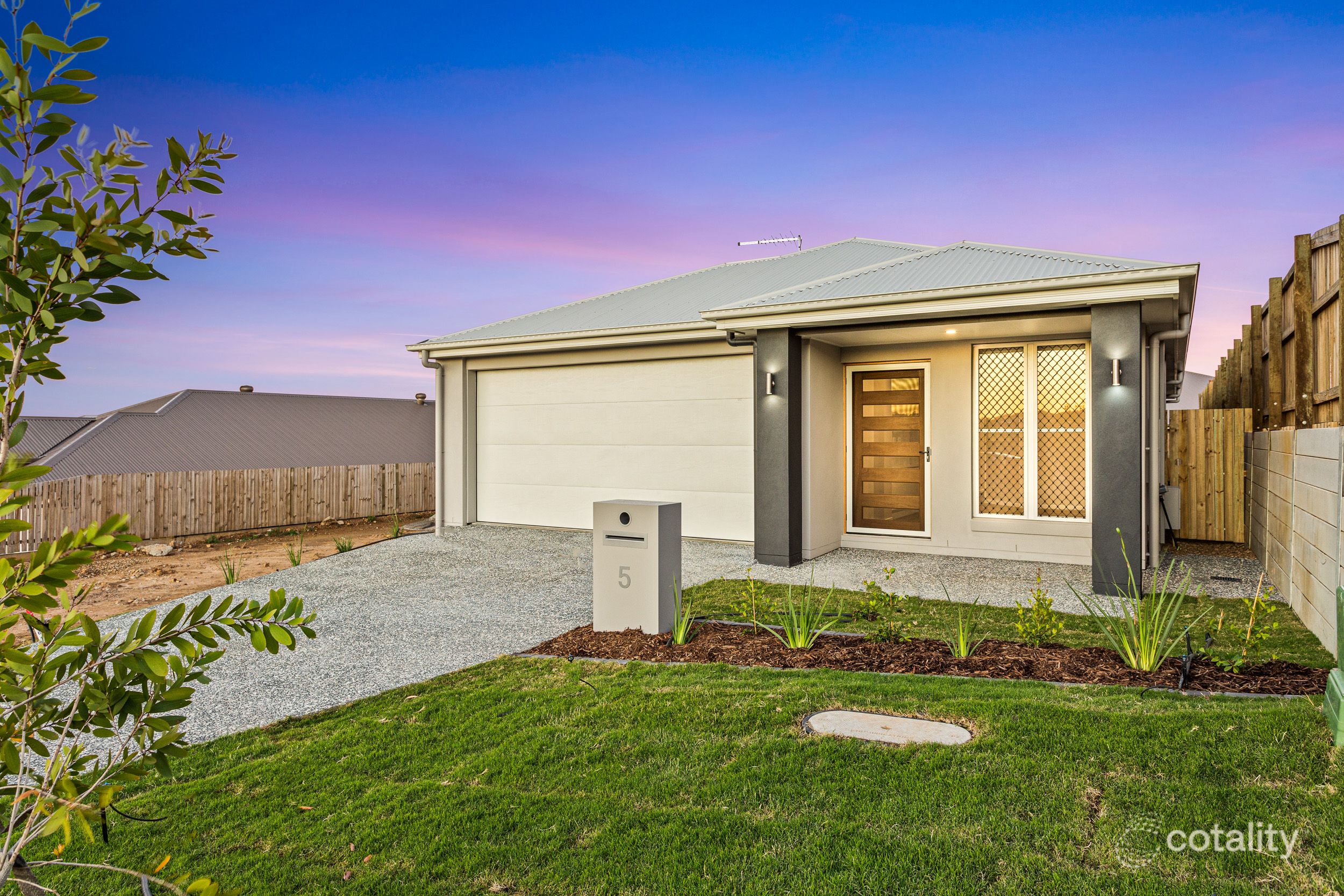 5 Kincraig Ct, Spring Mountain, QLD 4300