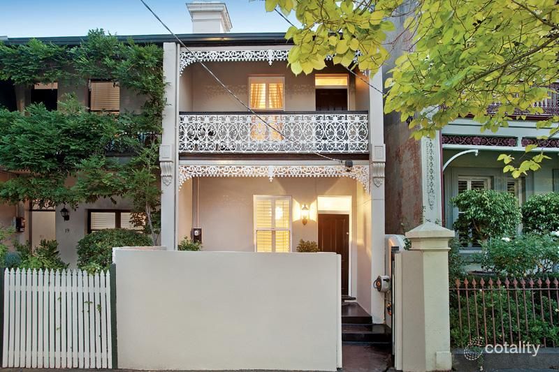 18 Howe Cres, South Melbourne, VIC 3205