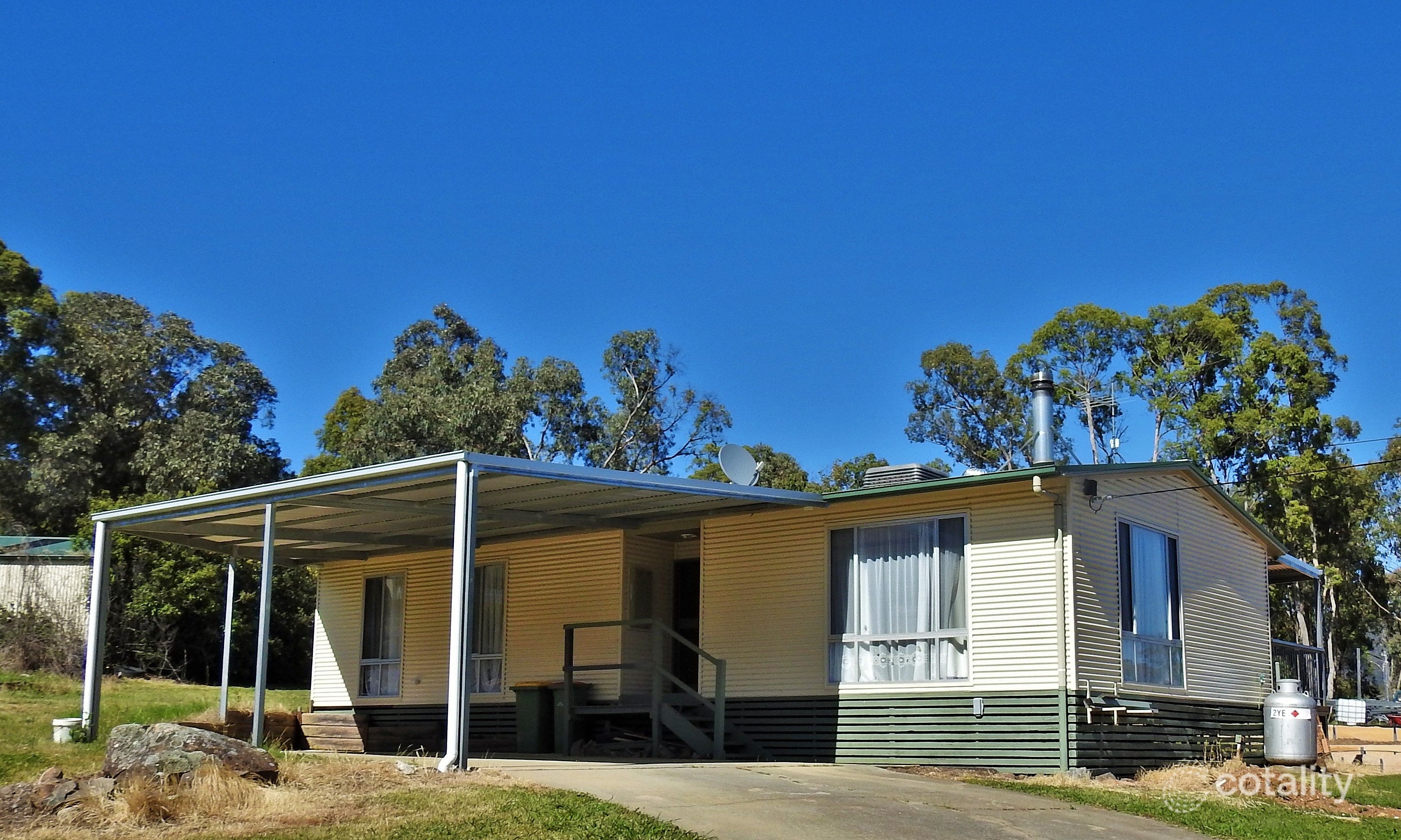 11 Cross Ave, Dartmouth, VIC 3701