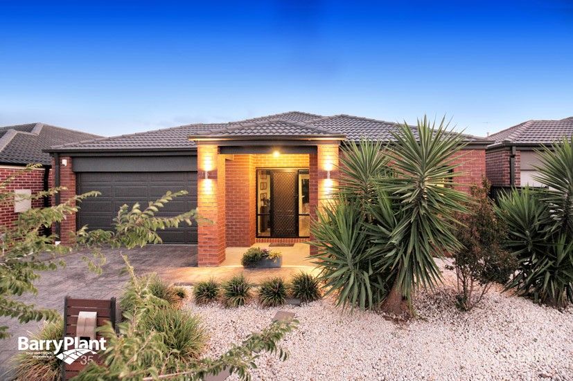 35 Thorngrove Ave, Craigieburn, VIC 3064