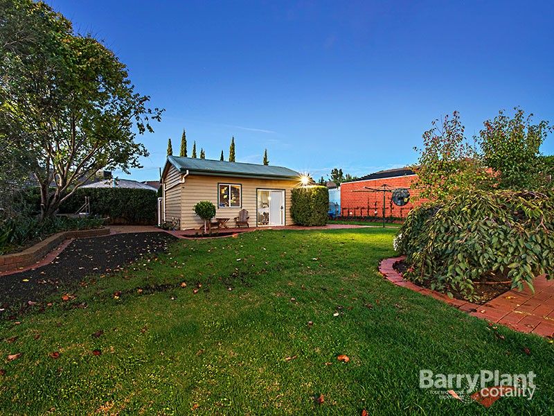 13 Montpellier Dr, Werribee, VIC 3030