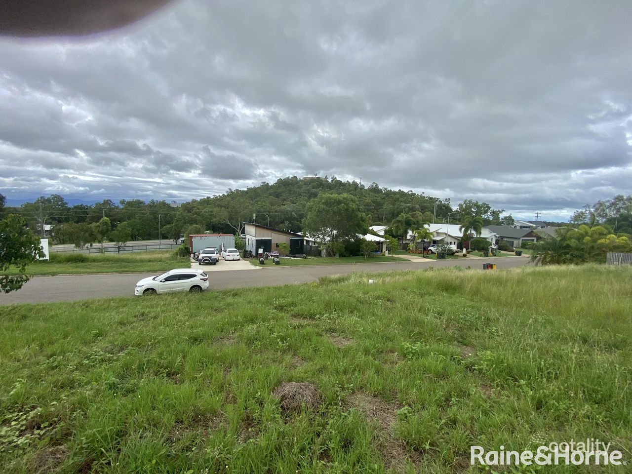 18 Deedes Cres, Bushland Beach, QLD 4818