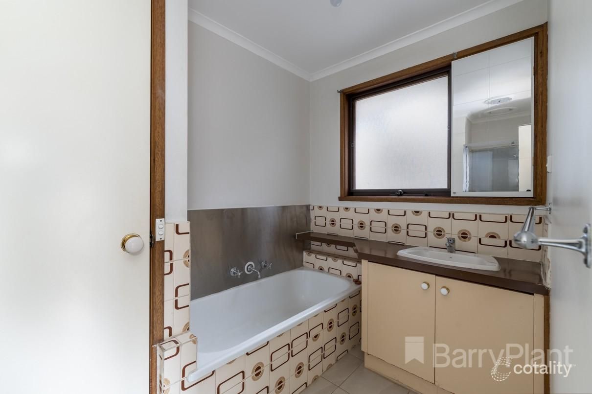 18 Bundamba Dr, Noble Park North, VIC 3174