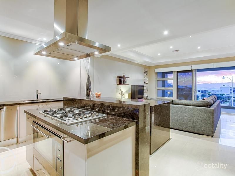 7 Newark Turn, North Coogee, WA 6163