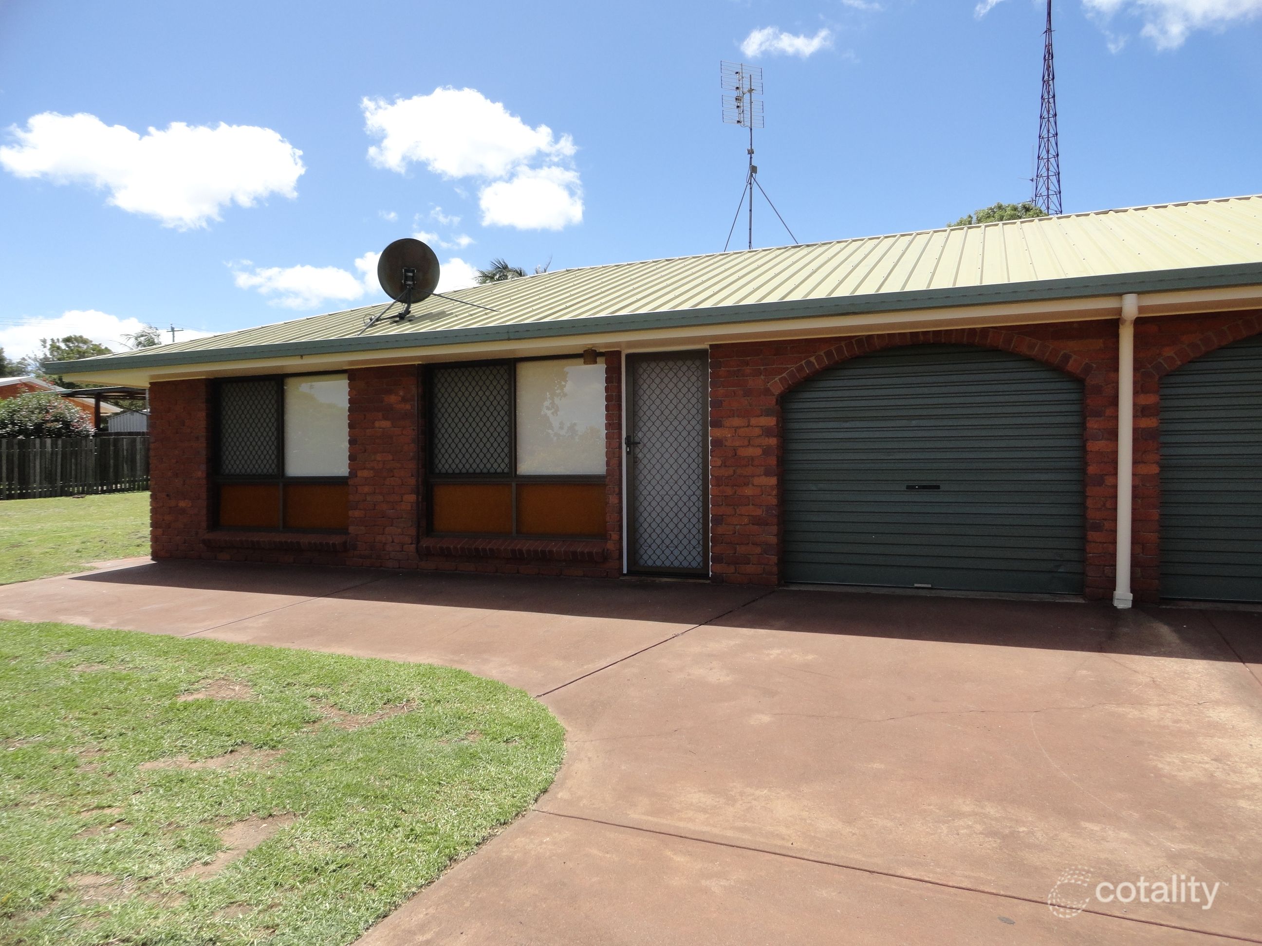 2/15 Ladner St, Drayton, QLD 4350