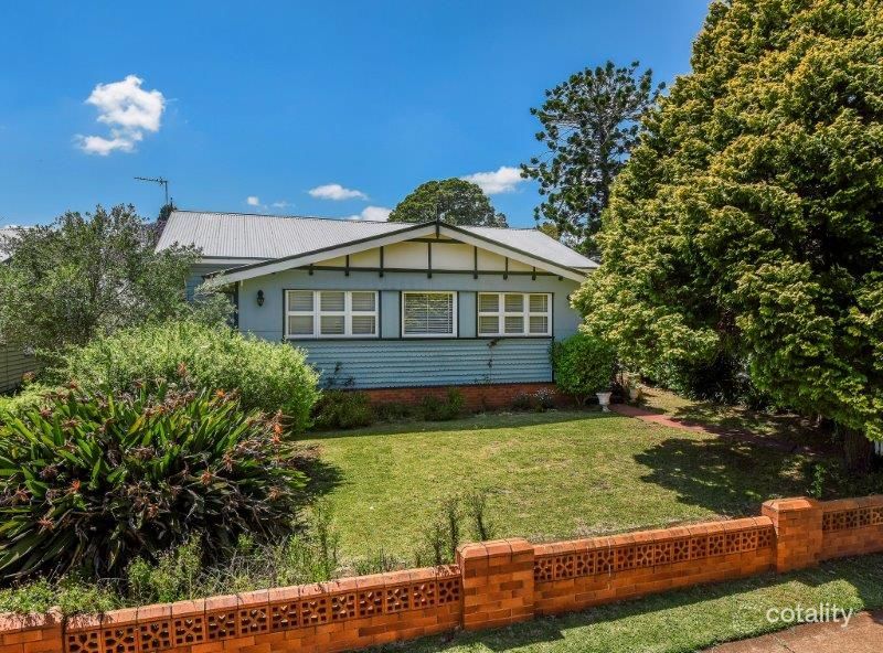 84 Mackenzie St, Mount Lofty, QLD 4350