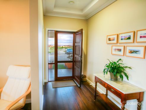 157 Alexandra Way, Table Top, NSW 2640