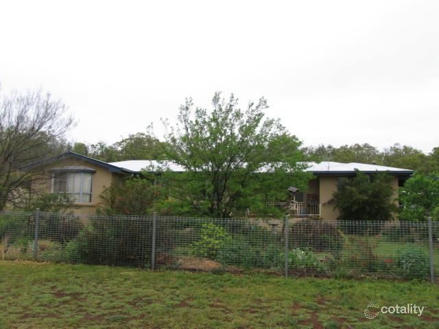 8 Adair St, Oakey, QLD 4401