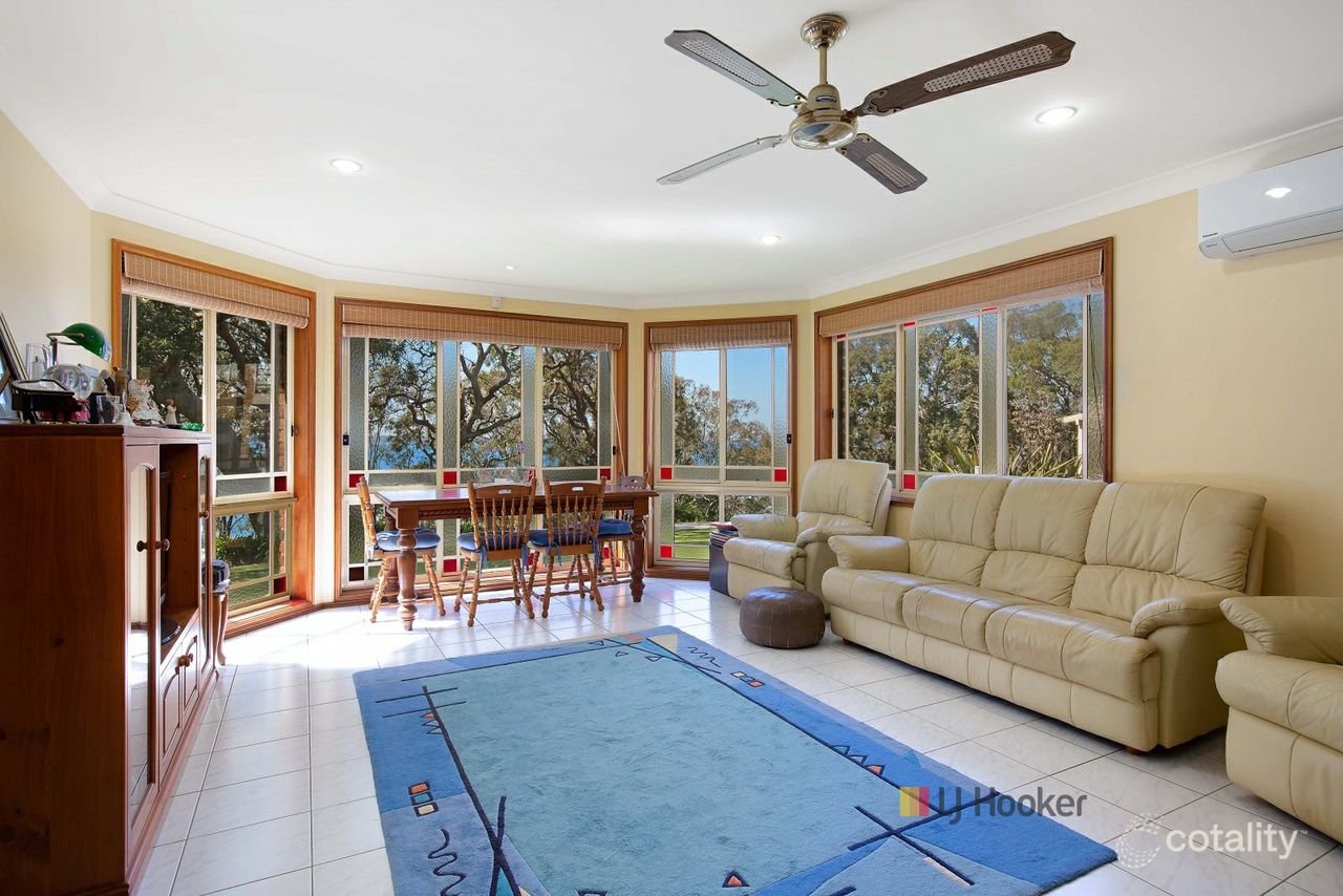 2a Friday St, Tuggerawong, NSW 2259