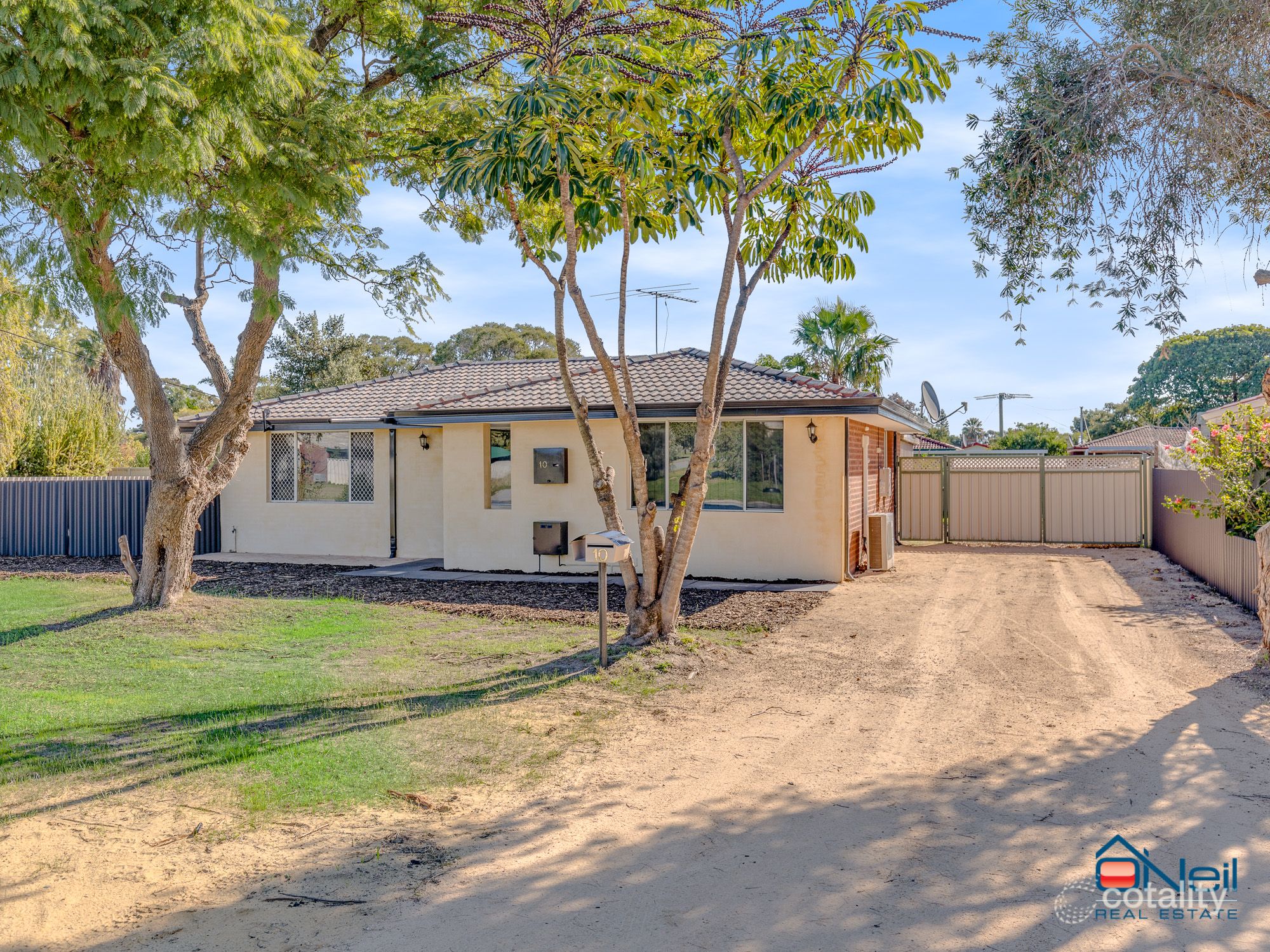 10 Redtingle Rd, Camillo, WA 6111