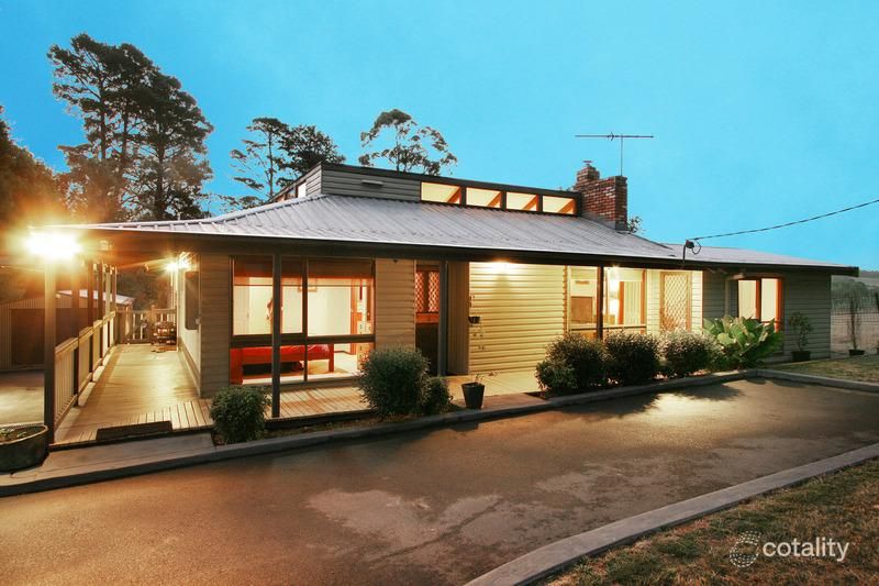 6 Wellington Rd, Wandin North, VIC 3139