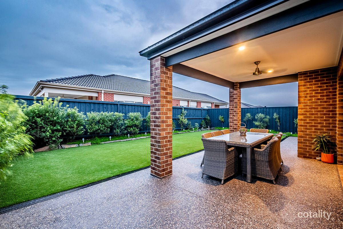 32 Strettle Cres, Cranbourne North, VIC 3977