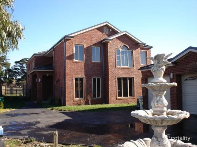 10 Greenock Cres, Cranbourne East, VIC 3977