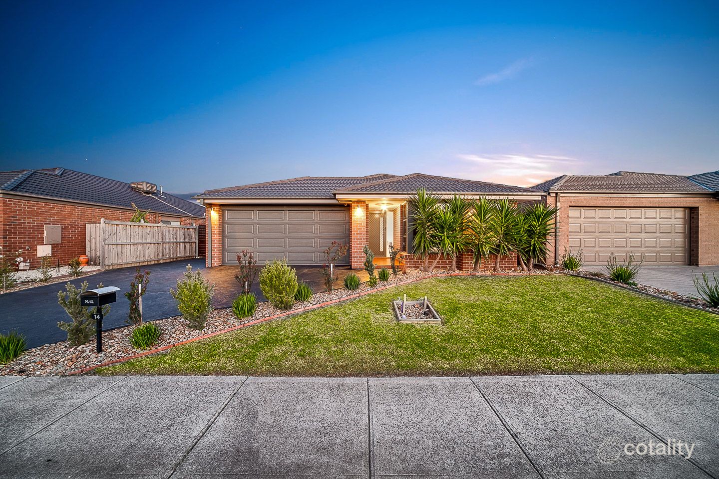 14 Dusky Bells Dr, Cranbourne West, VIC 3977