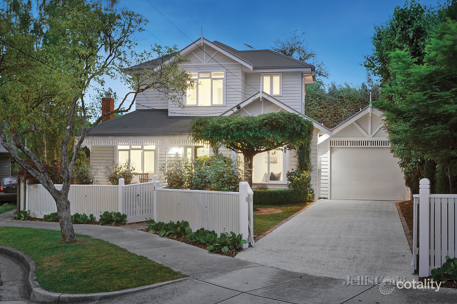 2 Lucknow Ct, Mitcham, VIC 3132