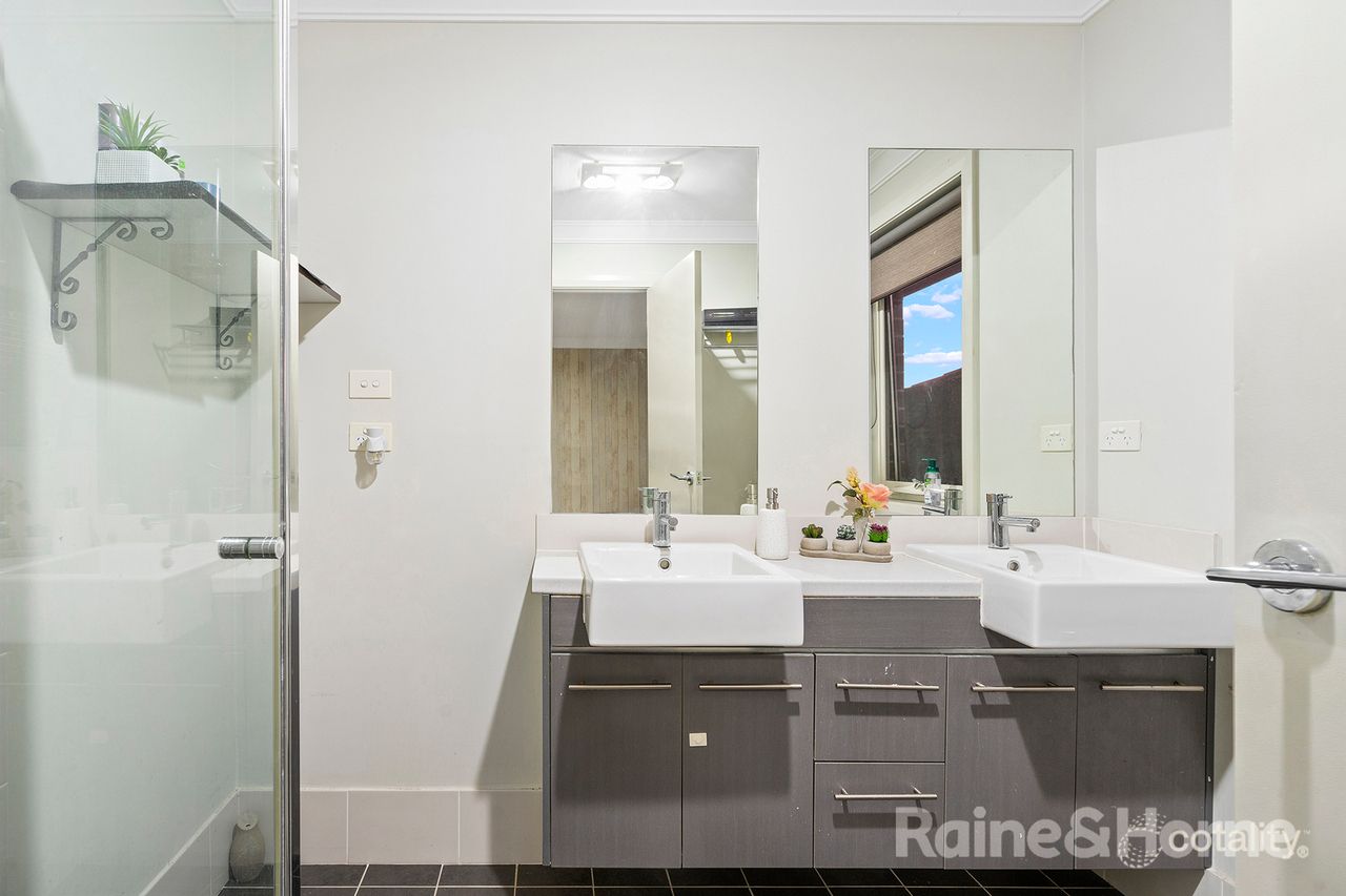 18 Snowy Ave, Minto, NSW 2566