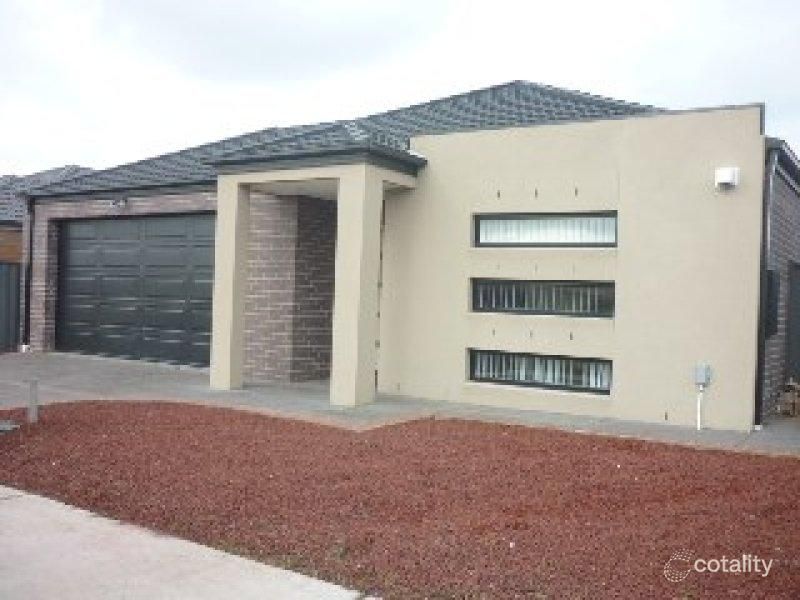 13 Wyperfeld Ave, Craigieburn, VIC 3064