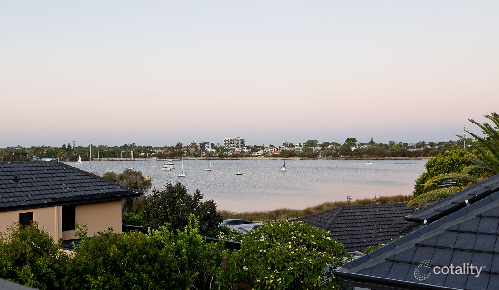 2b Tweeddale Rd, Applecross, WA 6153