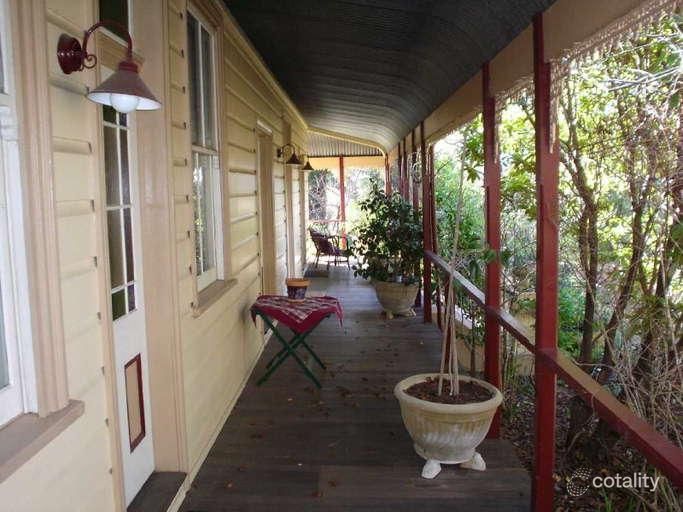 63 Falls Rd, Wentworth Falls, NSW 2782