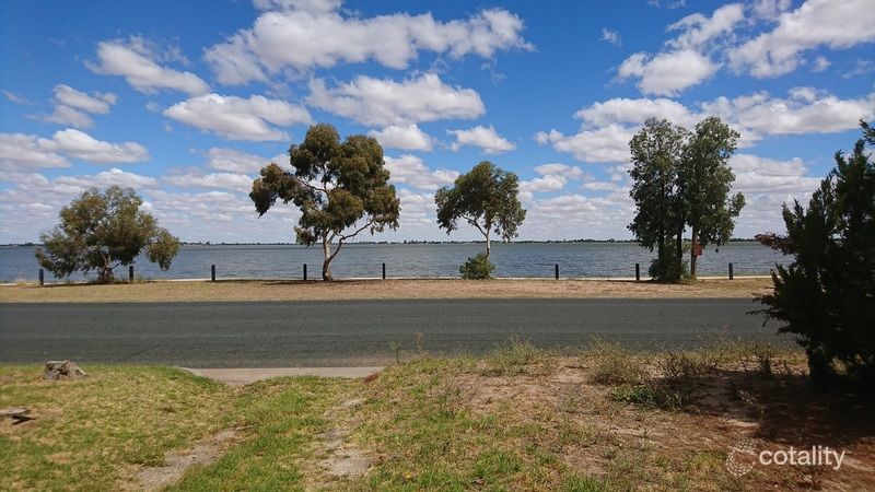 359 Lakeside Dr, Lake Boga, VIC 3584
