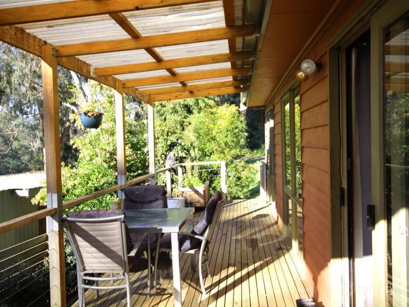 28 Kitchener Pde, Cockatoo, VIC 3781