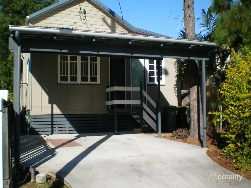 102 Scarborough Rd, Redcliffe, QLD 4020