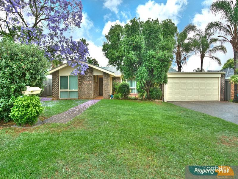 15 Summer Hill Pl, St Clair, NSW 2759