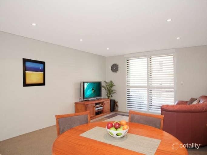 2/92 Wyadra Ave, Freshwater, NSW 2096